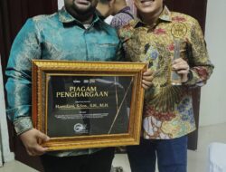 Hamdani Terima Piagam Penghargaan atas Dedikasi Advokasi Hukum bagi Masyarakat Barat Selatan Aceh