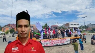 Foto: Rizal Fahmi Ketua PWRI Aceh Utara dan Aksi Damai Didepan Kantor Bupati