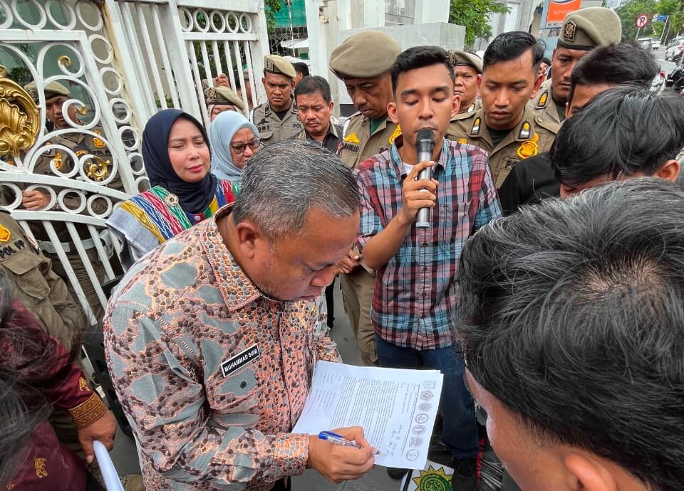 Bidik Dana Hibah Rp25 M, Aliansi Mahasiswa Labusel Geruduk Kantor Gubernur Sumut dalam Aksi Jilid II