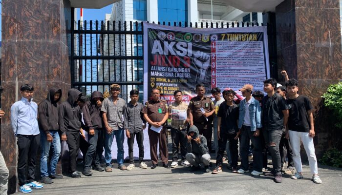 Udah Jilid Ketigo! Budak Mahasiswa Labusel Kepung Kajatisu, Desak Perikso Bupati Soal Jembatan 36 M Sampai Jual Beli Jabatan