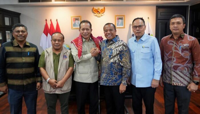 Terbang ke Jakarta, Bupati Karo Temui Menkop Ferry Juliantono Bahas Koperasi Modern Sampai Undang ke Festival Bunga dan Buah