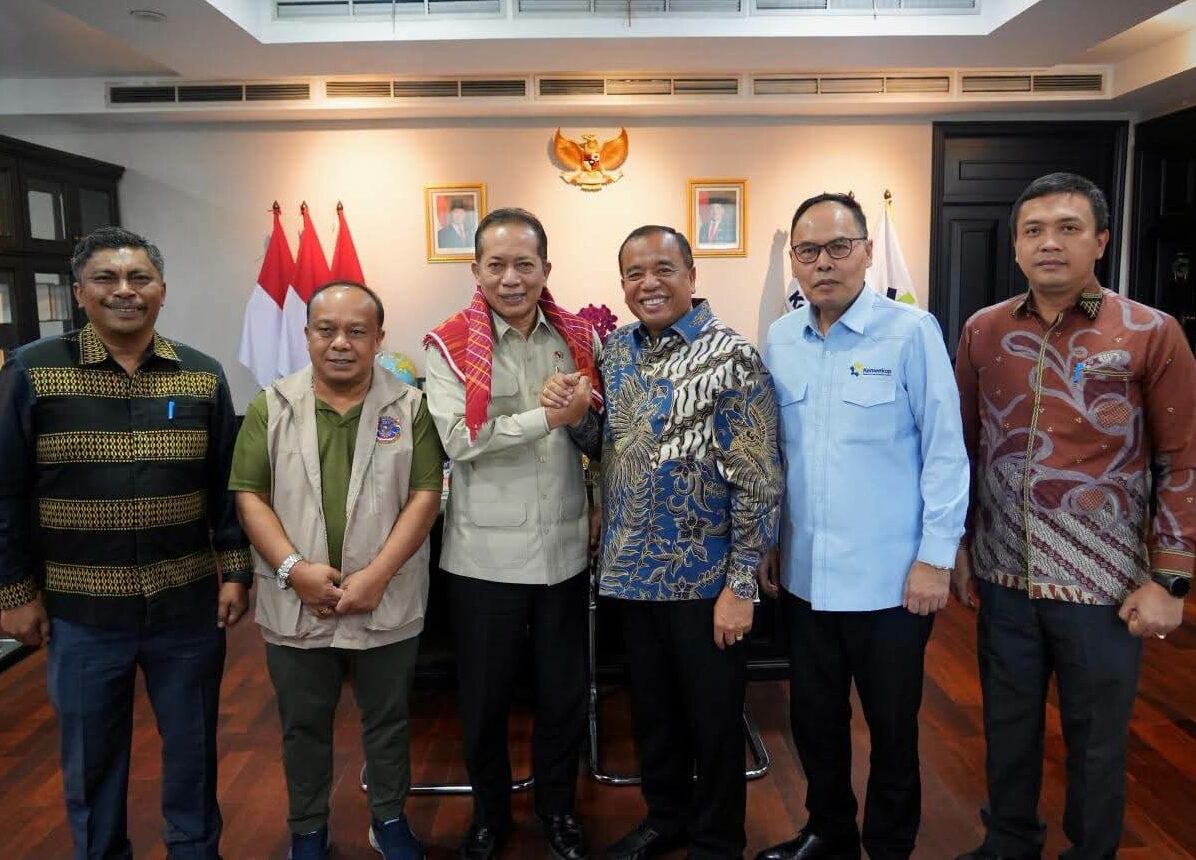 Terbang ke Jakarta, Bupati Karo Temui Menkop Ferry Juliantono Bahas Koperasi Modern Sampai Undang ke Festival Bunga dan Buah