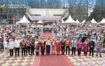 Buka Festival Bunga dan Buah Karo 2026, Menkop Ferry Juliantono Resmi Disematkan Marga Ginting, Siap Ditingkatkan ke Level Internasional!