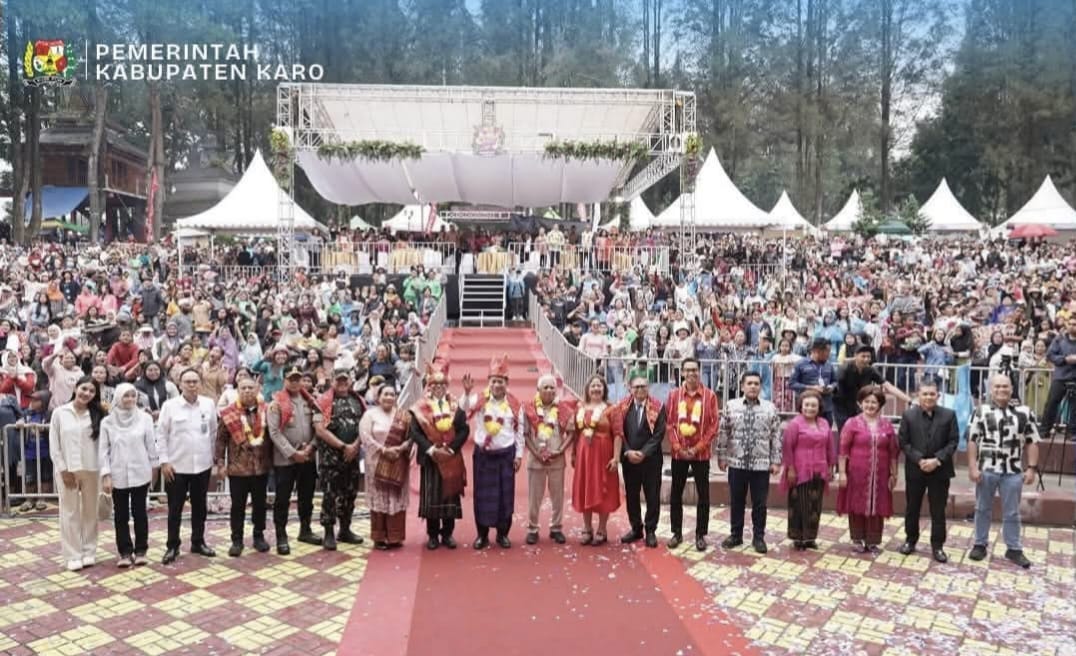 Buka Festival Bunga dan Buah Karo 2026, Menkop Ferry Juliantono Resmi Disematkan Marga Ginting, Siap Ditingkatkan ke Level Internasional!